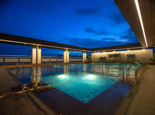 <span><b>A clubhouse so grand</b></span>